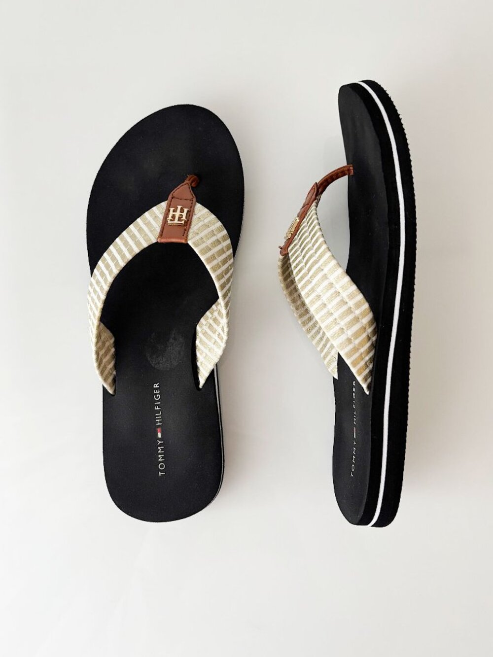 Tommy Hilfiger white and tan striped flip flops